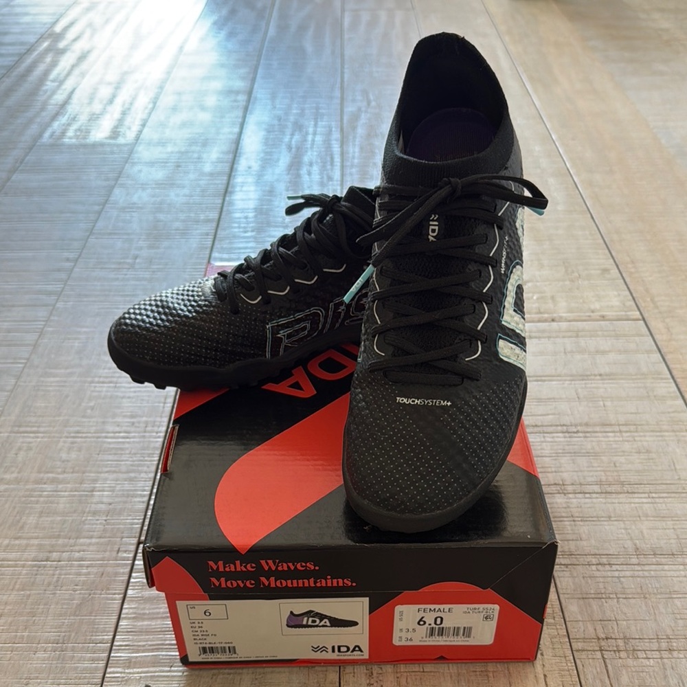 WOMEN’S specific IDA Rise indoor soccer/turf shoes in size 6.